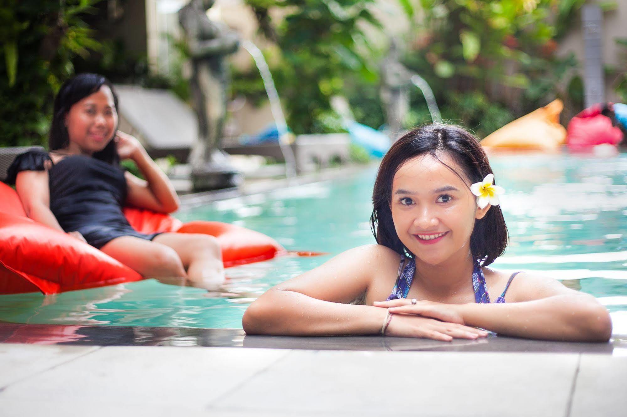 Aparthotel Swiss-Belcourt Sunset Seminyak Exterior foto